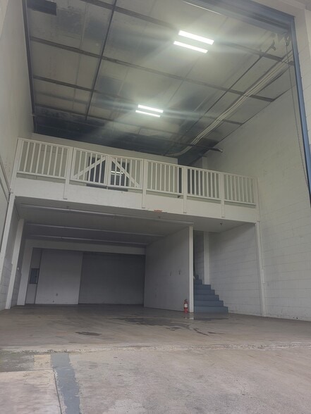 More Photos Of 2290 Alahao Pl, Honolulu Warehouse For Lease