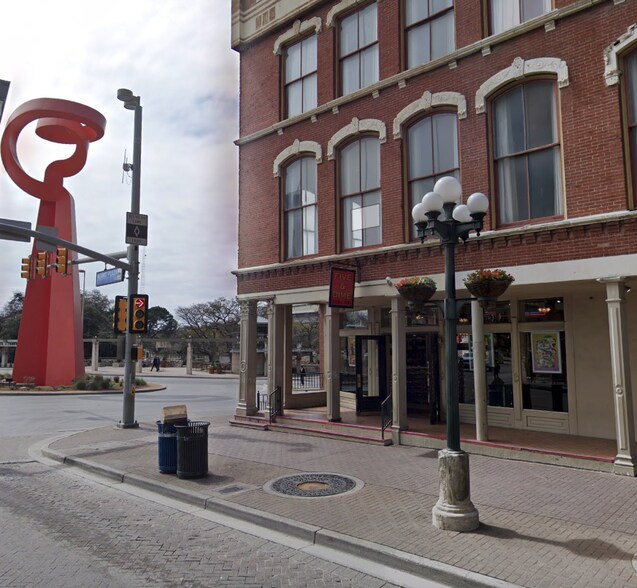 More Photos Of 101 Alamo Plz, San Antonio General Retail For Lease