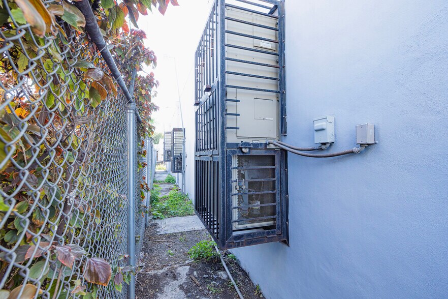 More Photos Of 3805 NW 35th Ave, Miami Warehouse For Sale