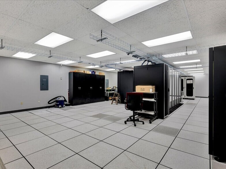 More Photos Of 202 N Angelina Ave, Lufkin Office For Sale