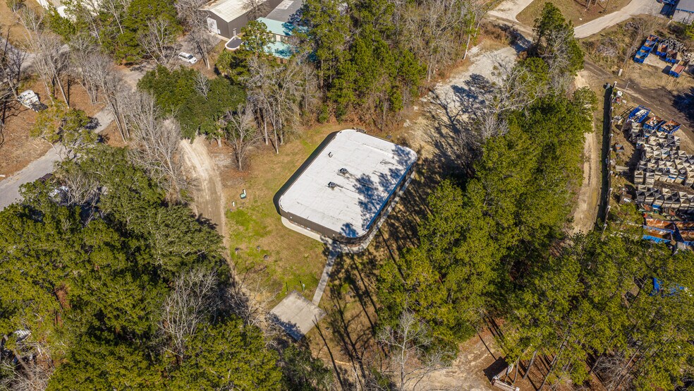 Primary Photo Of 105 Lamplight Cir, Summerville Flex For Sale
