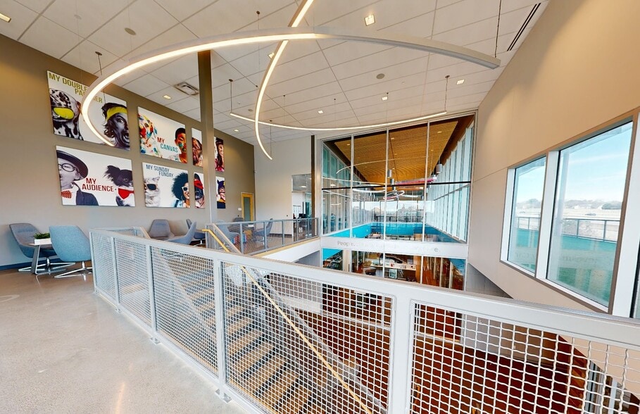 More Photos Of 4801 West Fwy, Fort Worth Veterinarian Kennel For Sale