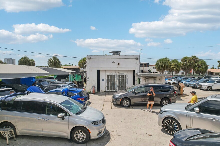 More Photos Of 15150 W Dixie Hwy, North Miami Beach Auto Repair For Sale