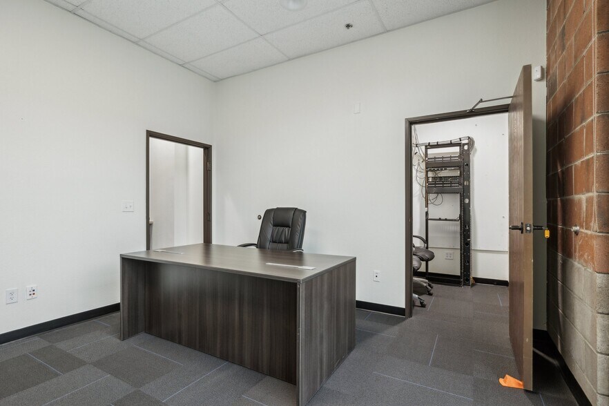 More Photos Of 20827 N Cave Creek Rd, Phoenix Office For Lease
