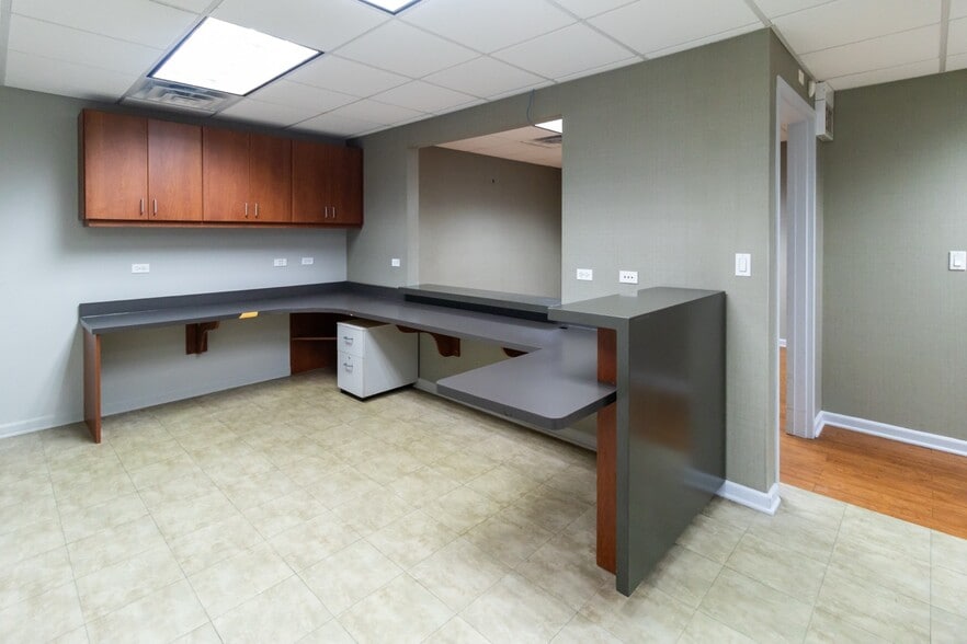 More Photos Of 2400 N Ashland Ave, Chicago Medical For Lease