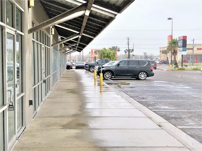 More Photos Of 4322 N Conway Ave, Palmhurst Freestanding For Lease