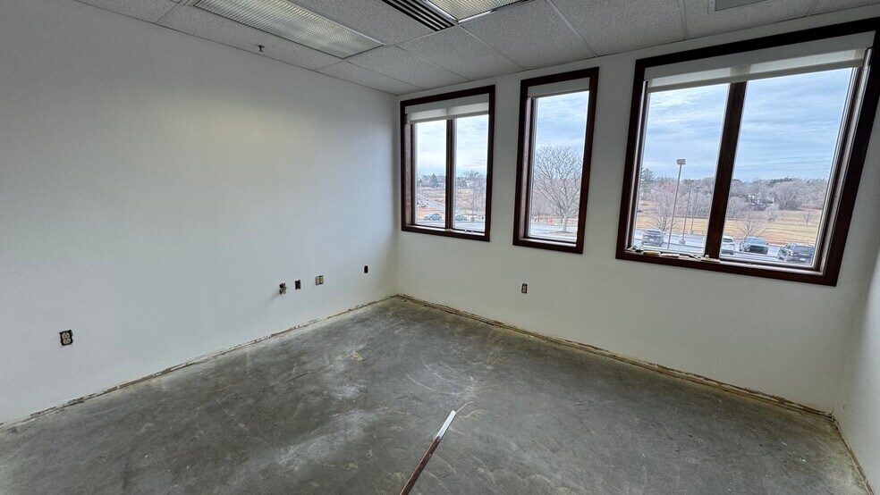 More Photos Of 2925 William Penn Hwy, Easton Office For Lease