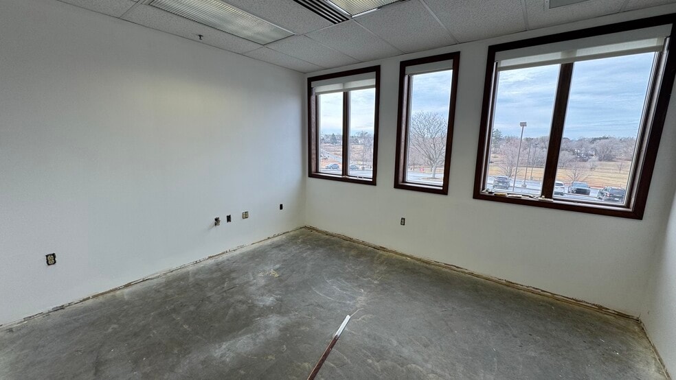 More Photos Of 2925 William Penn Hwy, Easton Office For Lease