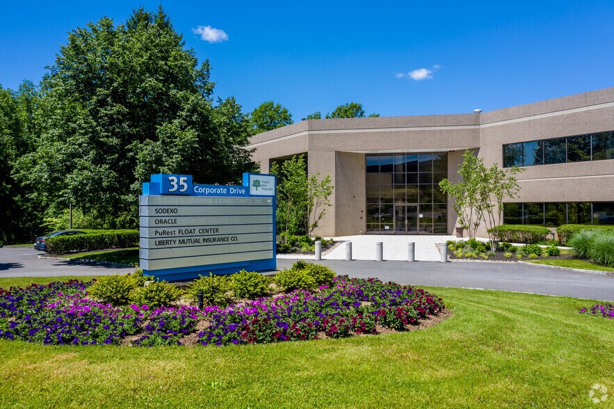 35 Corporate Dr, Trumbull, CT 06611 Medical Office For Lease