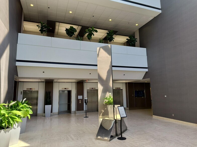 More Photos Of 8585 Broadway, Merrillville Office For Lease