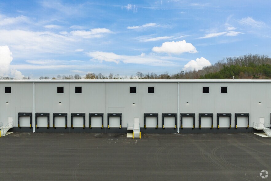 More Photos Of 1045 Richmond Hwy, Fredericksburg Warehouse For Lease