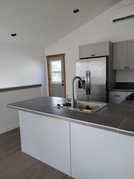 More Photos Of 428 NE Burnside Ave, Bend Apartments For Sale