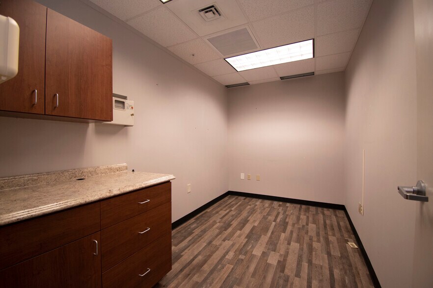 More Photos Of 2525 Harbor Blvd, Port Charlotte Medical For Lease
