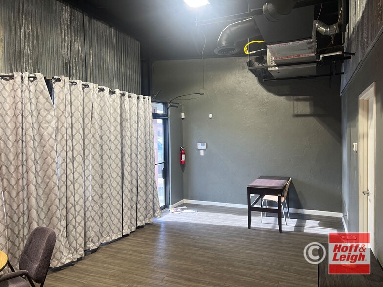 More Photos Of 13801 E Smith Dr, Aurora Showroom For Sale