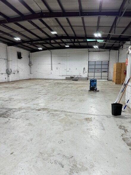 More Photos Of 2511 W Bay St, Savannah Service For Lease