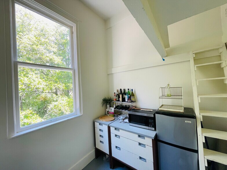 More Photos Of 572-574 San Anselmo Ave, San Anselmo Convenience Store For Sale