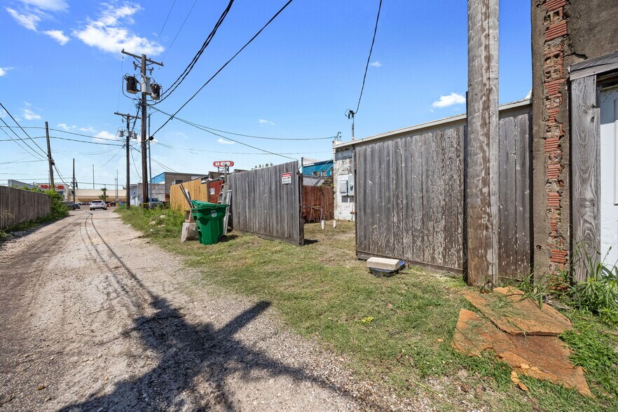 More Photos Of 333 S Commercial St, Aransas Pass Storefront For Sale