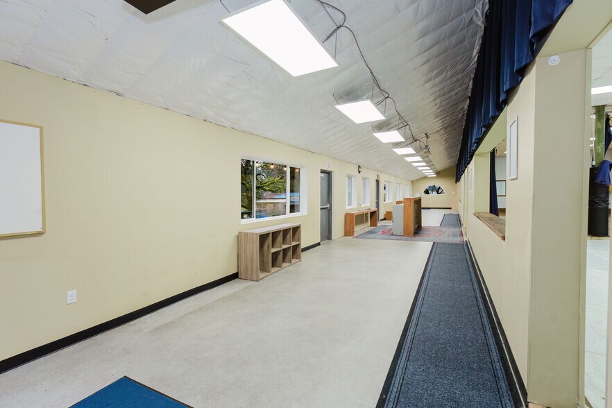 More Photos Of 4560 SE Mile Hill Dr, Port Orchard Freestanding For Lease
