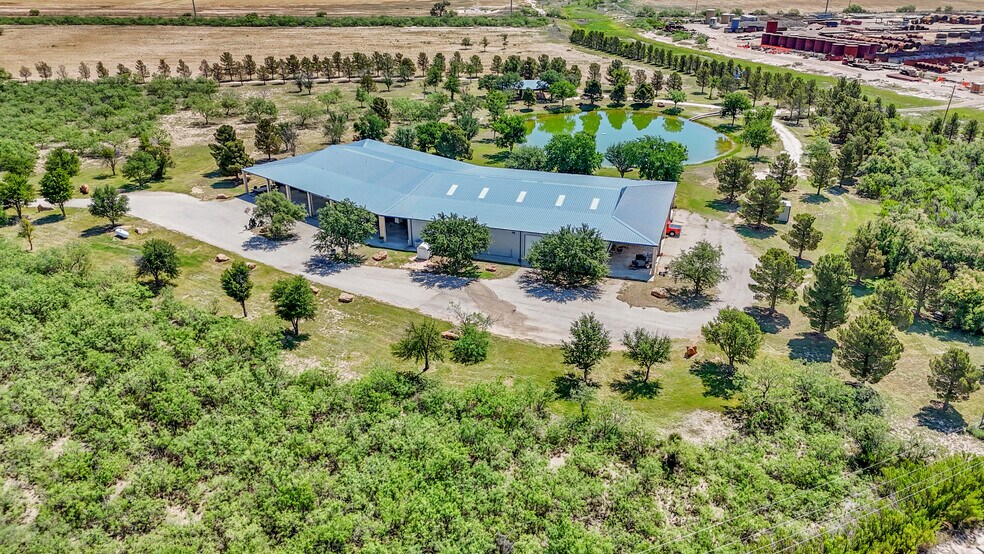 More Photos Of 2828 Interstate 20, Midland Flex For Sale