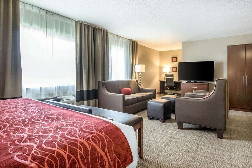 More Photos Of 120 W Stevenson Rd, Ottawa Hotel For Sale