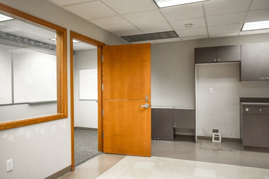 More Photos Of 1110 N Center Pky, Kennewick Office For Lease