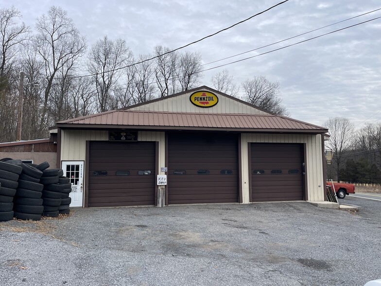 Primary Photo Of 99 Five Points Rd, Mertztown Auto Repair For Sale