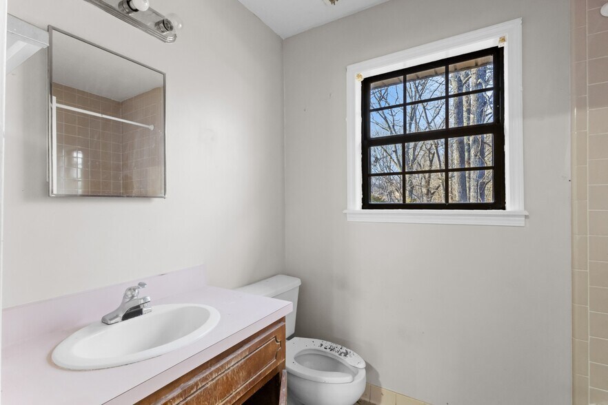 More Photos Of 2425 Highway 41A Byp, Clarksville Light Distribution For Sale