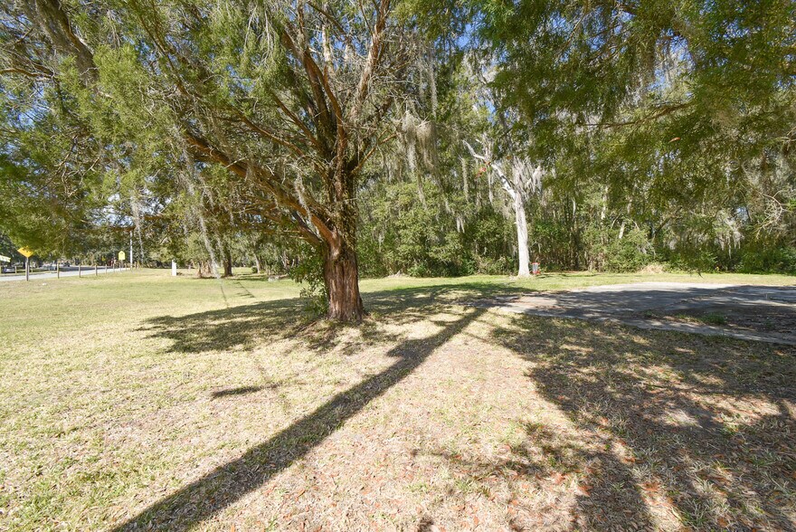 More Photos Of 831 Huntington Rd, Crescent City Freestanding For Sale