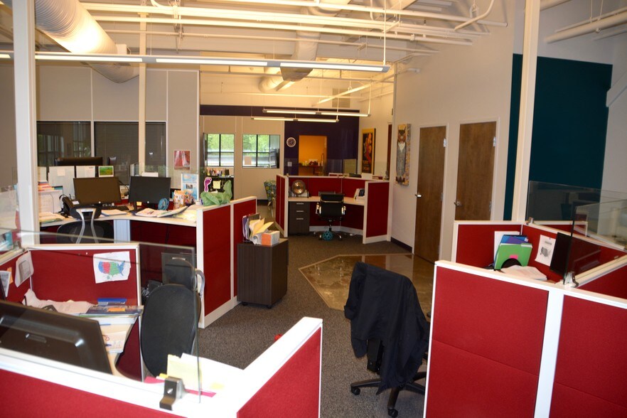 More Photos Of 101 Cosgrove Hill Ave, Chapel Hill Medical For Sale