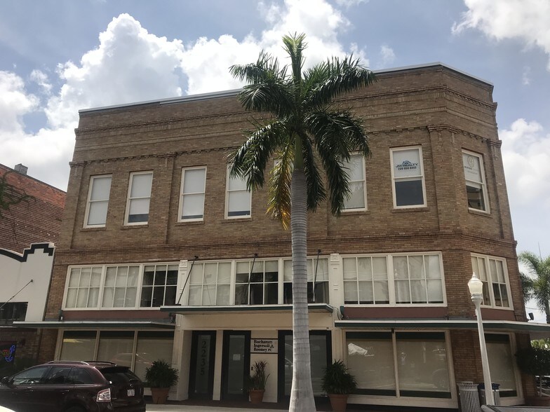 More Photos Of 2235 1st St, Fort Myers Office For Lease