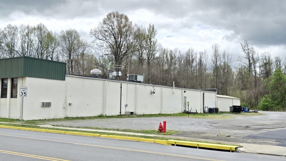 More Photos Of 219 S 2nd St, Central City Freestanding For Sale