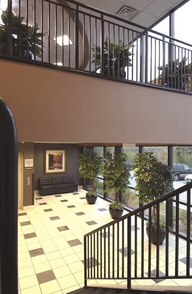 More Photos Of 33 Airport Center Dr, New Windsor Township Office For Lease