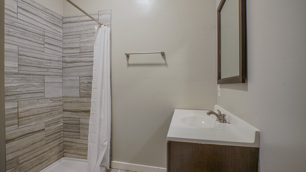 More Photos Of 2617 Jeffries Ave, Los Angeles Apartments For Sale