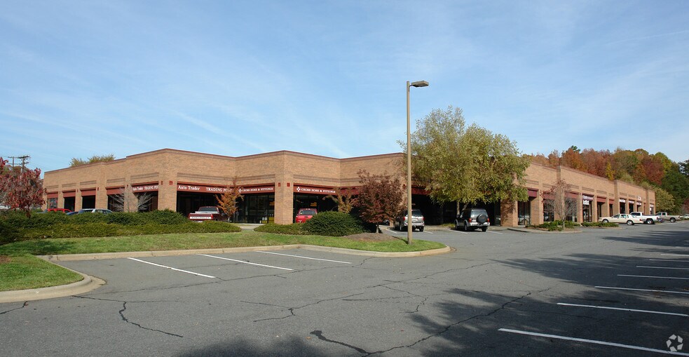 More Photos Of 8100 North Point Blvd, Winston-Salem Flex For Lease