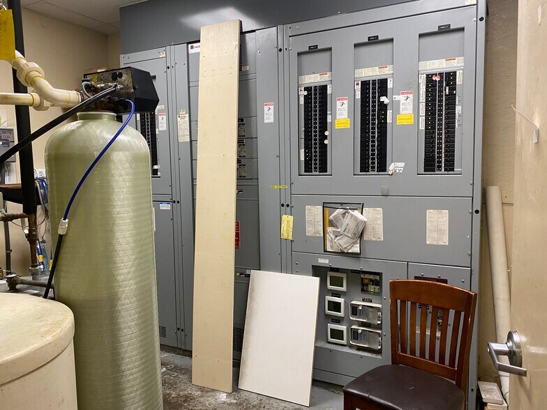 More Photos Of 2199 Riverside Dr, Columbus Restaurant For Lease