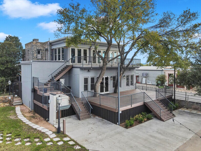 More Photos Of 601 Bessemer Ave, Llano Restaurant For Sale