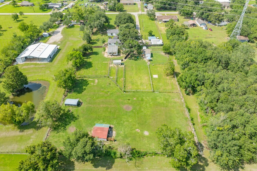 More Photos Of 2230 Nancy St, Alvin Specialty For Sale