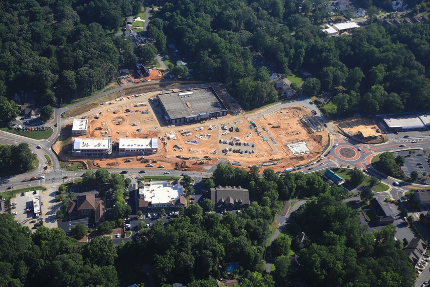 More Photos Of 0 Towne Lake Pky, Woodstock Unknown For Lease