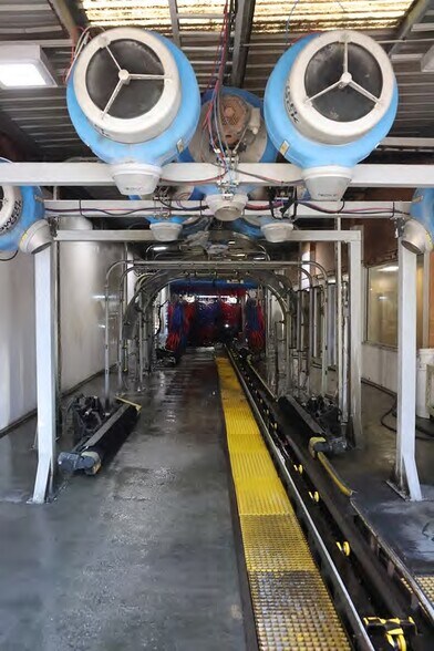 More Photos Of 4102 College Park Dr, Conroe Carwash For Sale