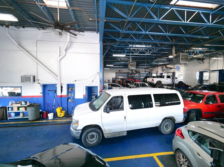 More Photos Of 5000 W Cermak Rd, Cicero Auto Repair For Sale