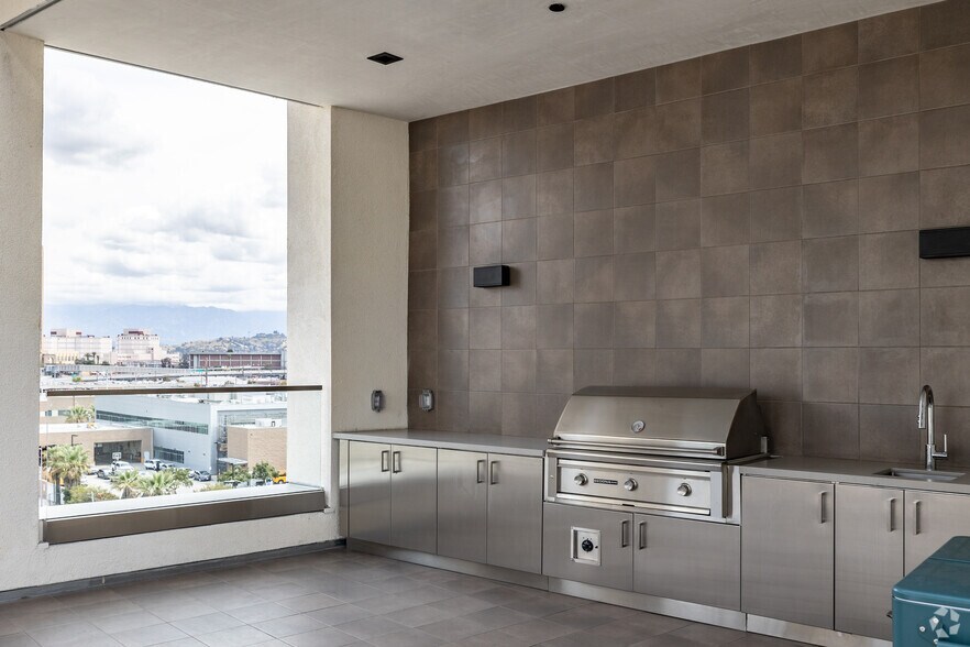 More Photos Of 107 S Hewitt St, Los Angeles Apartments For Lease