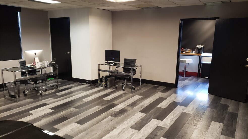 More Photos Of 18580 Ventura Blvd, Tarzana Loft Creative Space For Lease