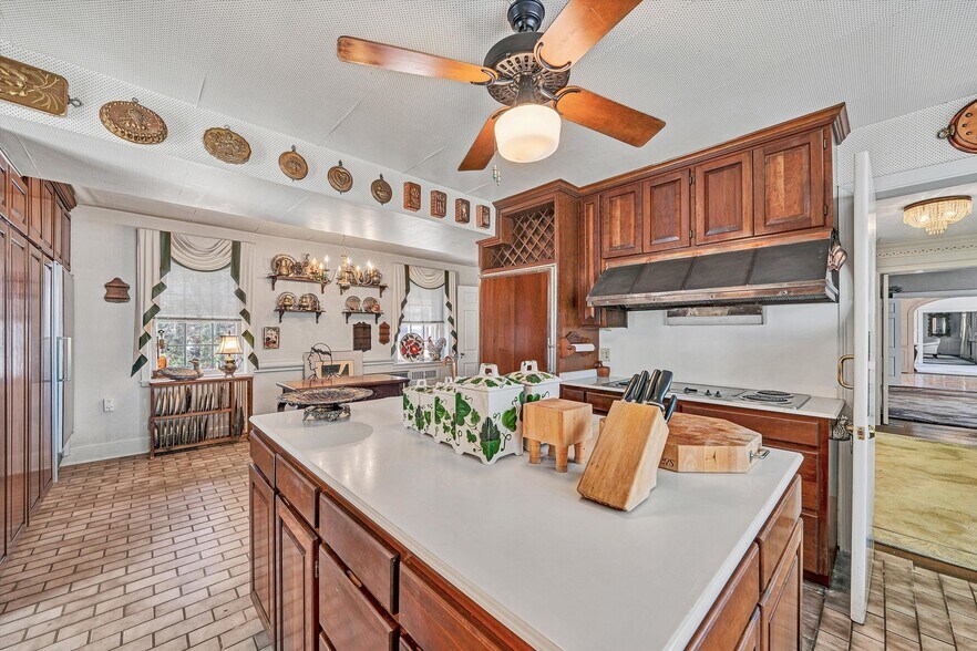 More Photos Of 934 Commander Dr, Roanoke Specialty For Sale