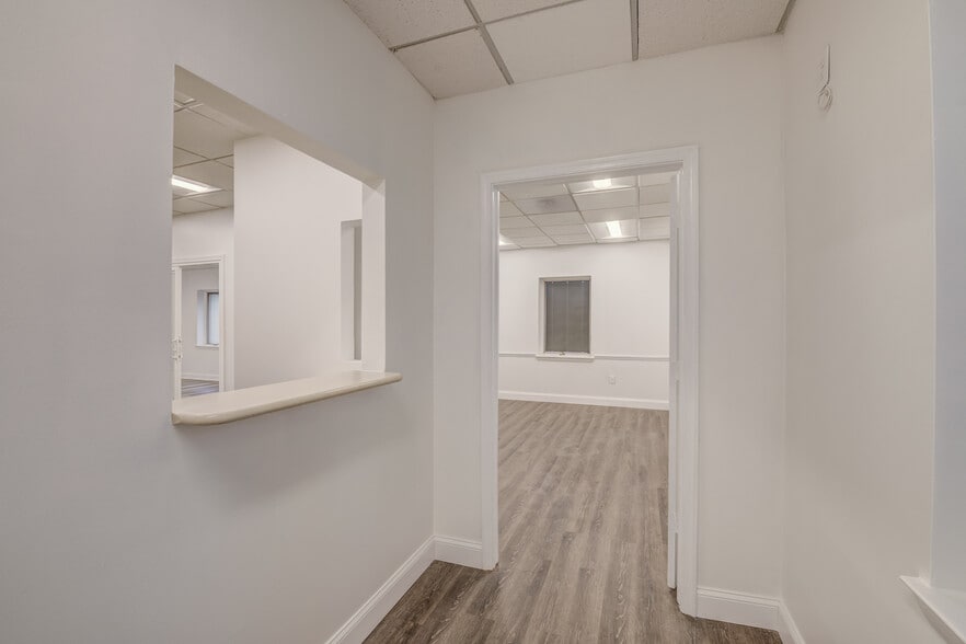 More Photos Of 4609 Pinecrest Office Park Dr, Alexandria Medical For Sale