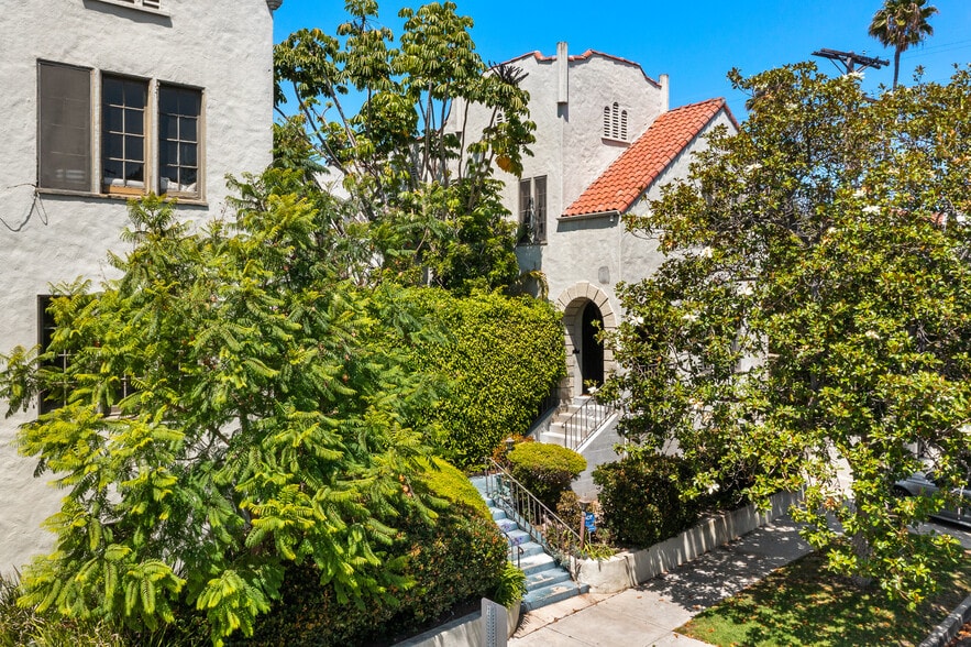 More Photos Of 1040 S Longwood Ave, Los Angeles Apartments For Sale