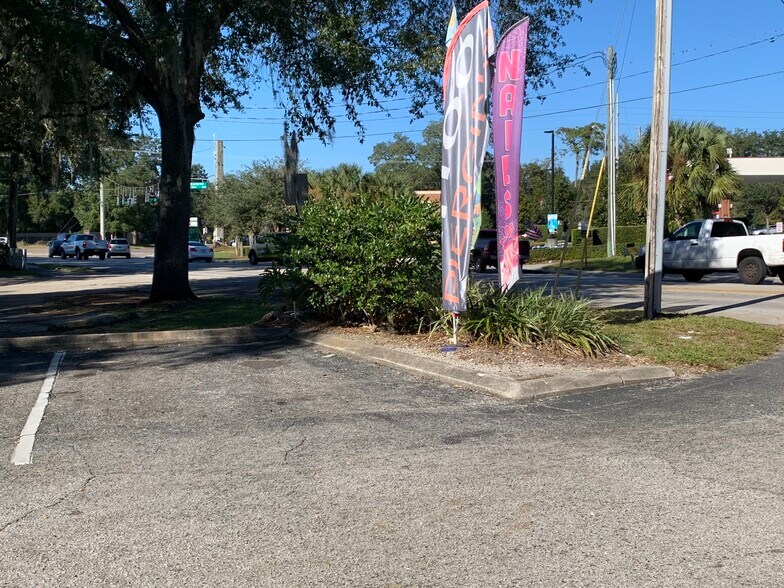 More Photos Of 110 Lithia Pinecrest Rd S, Brandon Office For Lease