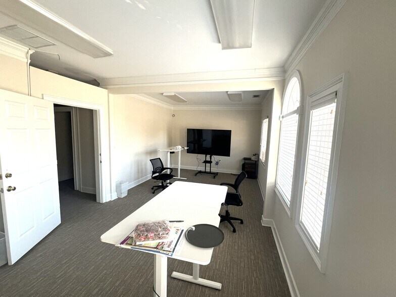 More Photos Of 5470 McGinnis Village Pl, Alpharetta Office For Lease