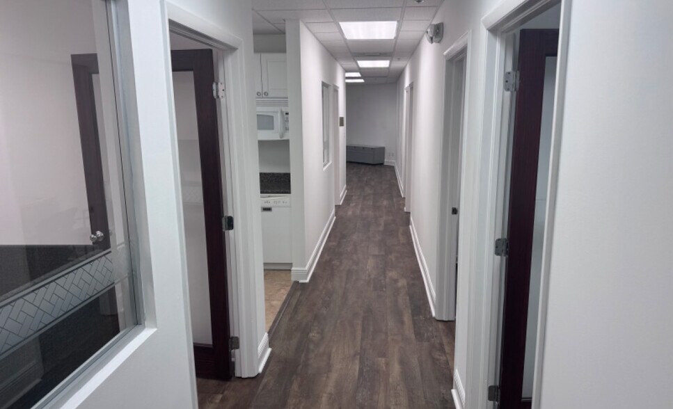 More Photos Of 819 SW Federal Hwy, Stuart Office For Lease