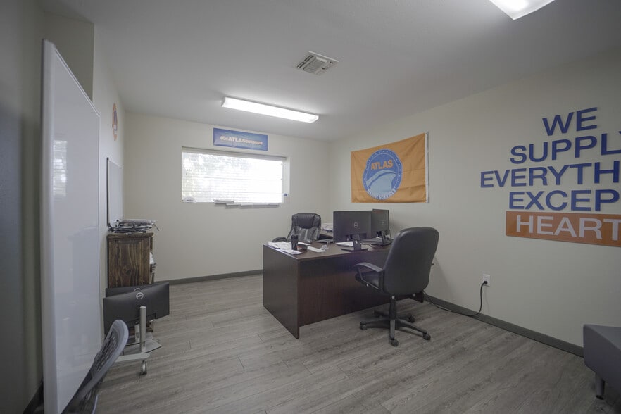 More Photos Of 808 Bob White Rd, Victoria Warehouse For Sale