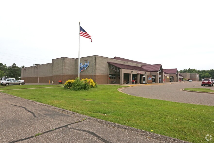 More Photos Of 400 W 9th St N, Ladysmith General Retail For Lease